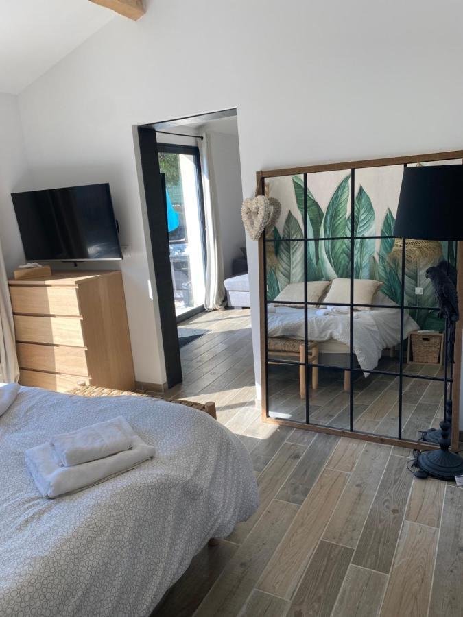 Petit Nid Douillet En Luberon Avec Spa 昂苏伊 外观 照片