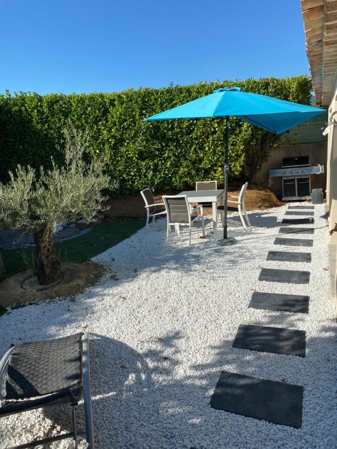 Petit Nid Douillet En Luberon Avec Spa 昂苏伊 外观 照片