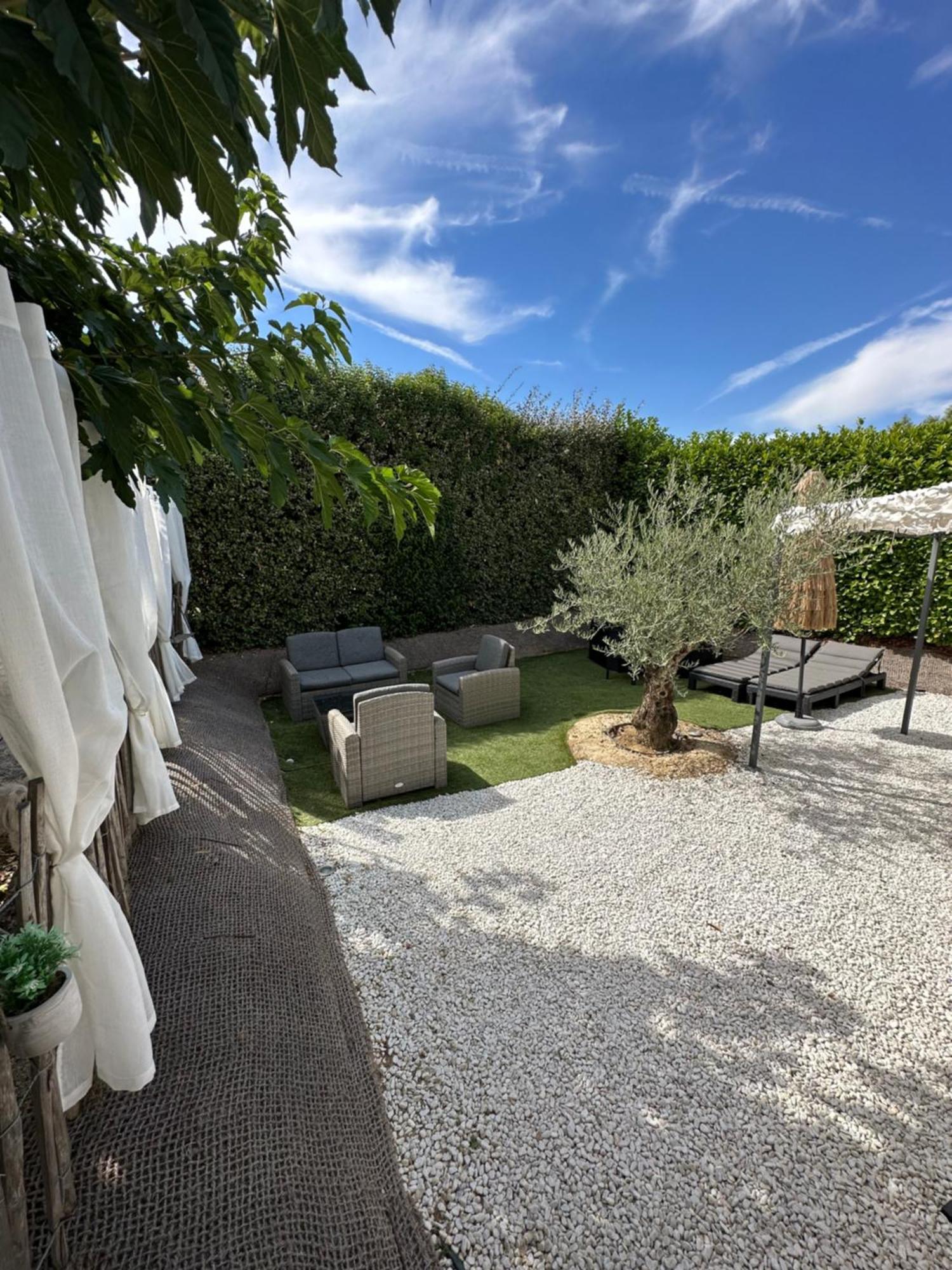 Petit Nid Douillet En Luberon Avec Spa 昂苏伊 外观 照片