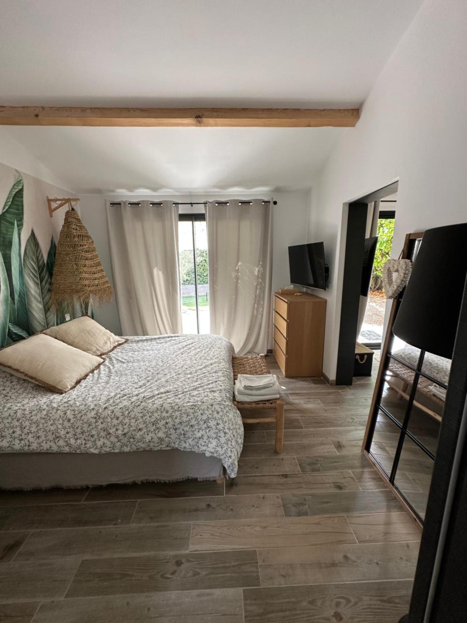 Petit Nid Douillet En Luberon Avec Spa 昂苏伊 外观 照片