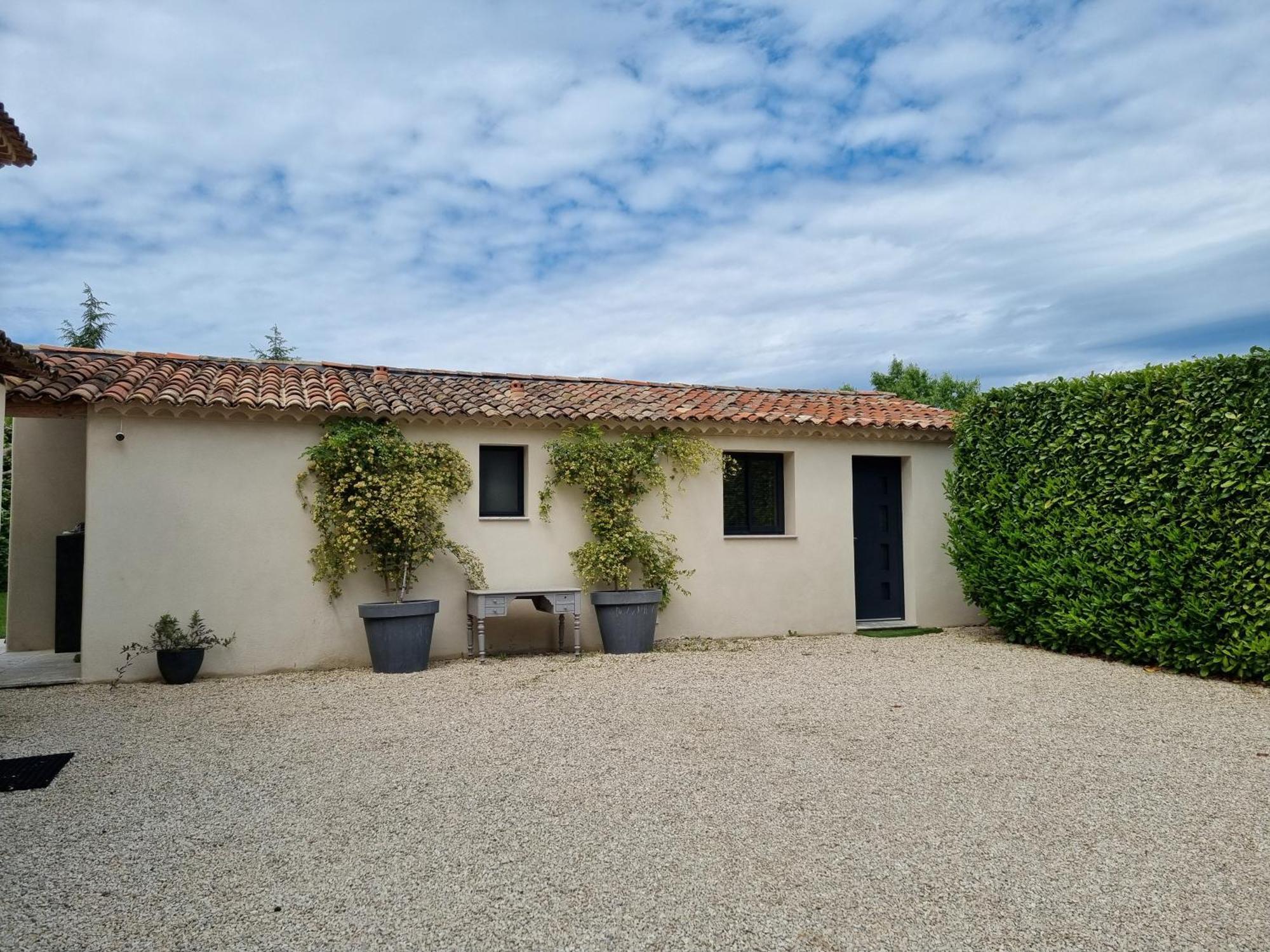 Petit Nid Douillet En Luberon Avec Spa 昂苏伊 外观 照片